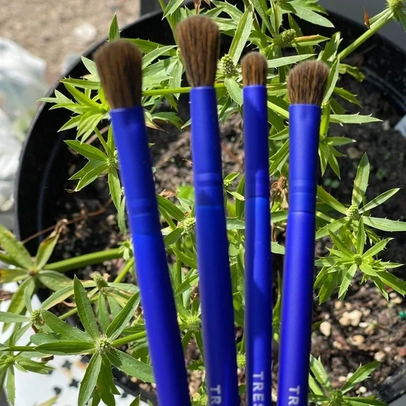 TRESLUCE BEAUTY By Becky G Like An Artista 4Pcs Brush Set - Picture 1 of 8